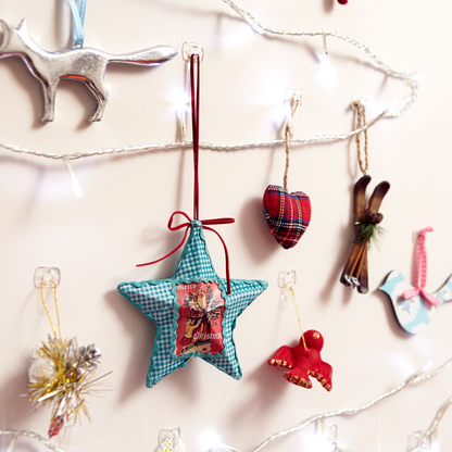 Command Decorating Clips 17026CLR - 20 hooks + 24 mini strips
